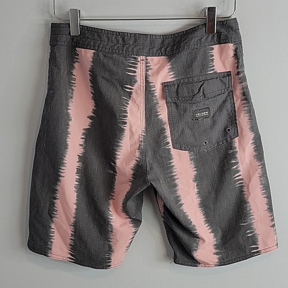 Volcom Pink & Gray Vert Vibes Men's Board Shorts Size 28 Small